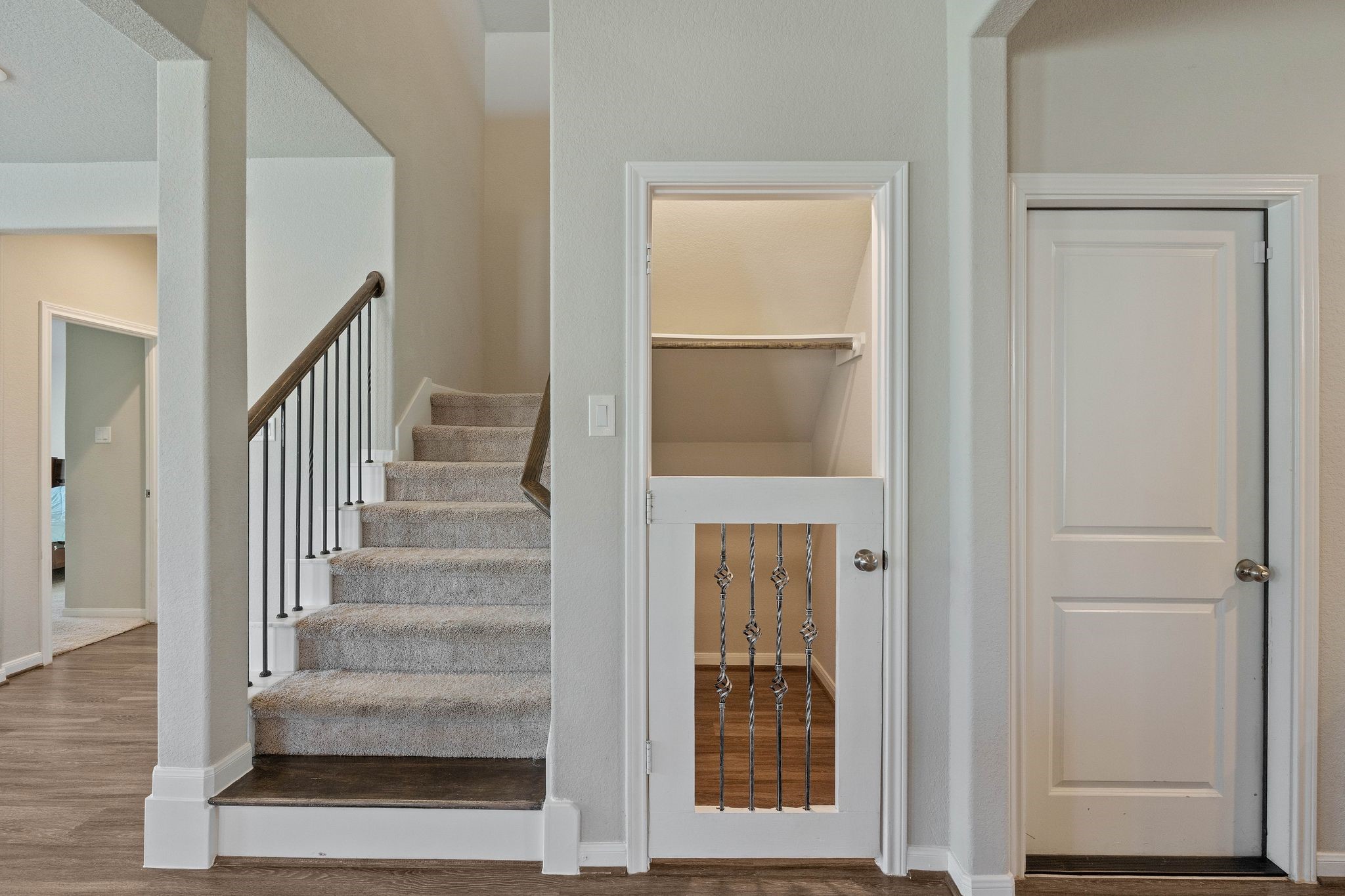 2328 Hagerman Road Conroe, TX 77384 - Photo 28 of 45 a view of front door with hallway