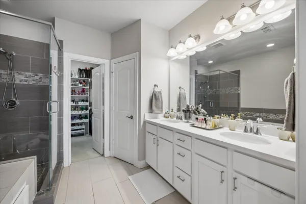 $585,000 | 8417 Water Oak Pass Drive, Houston, TX 77055