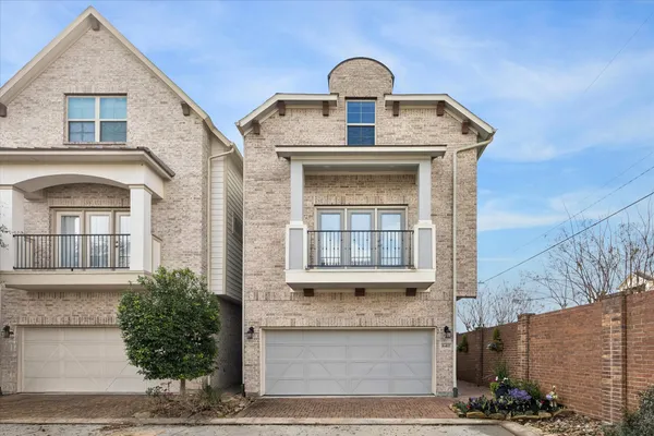 $585,000 | 8417 Water Oak Pass Drive, Houston, TX 77055