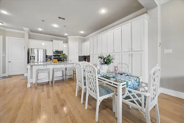 $585,000 | 8417 Water Oak Pass Drive, Houston, TX 77055