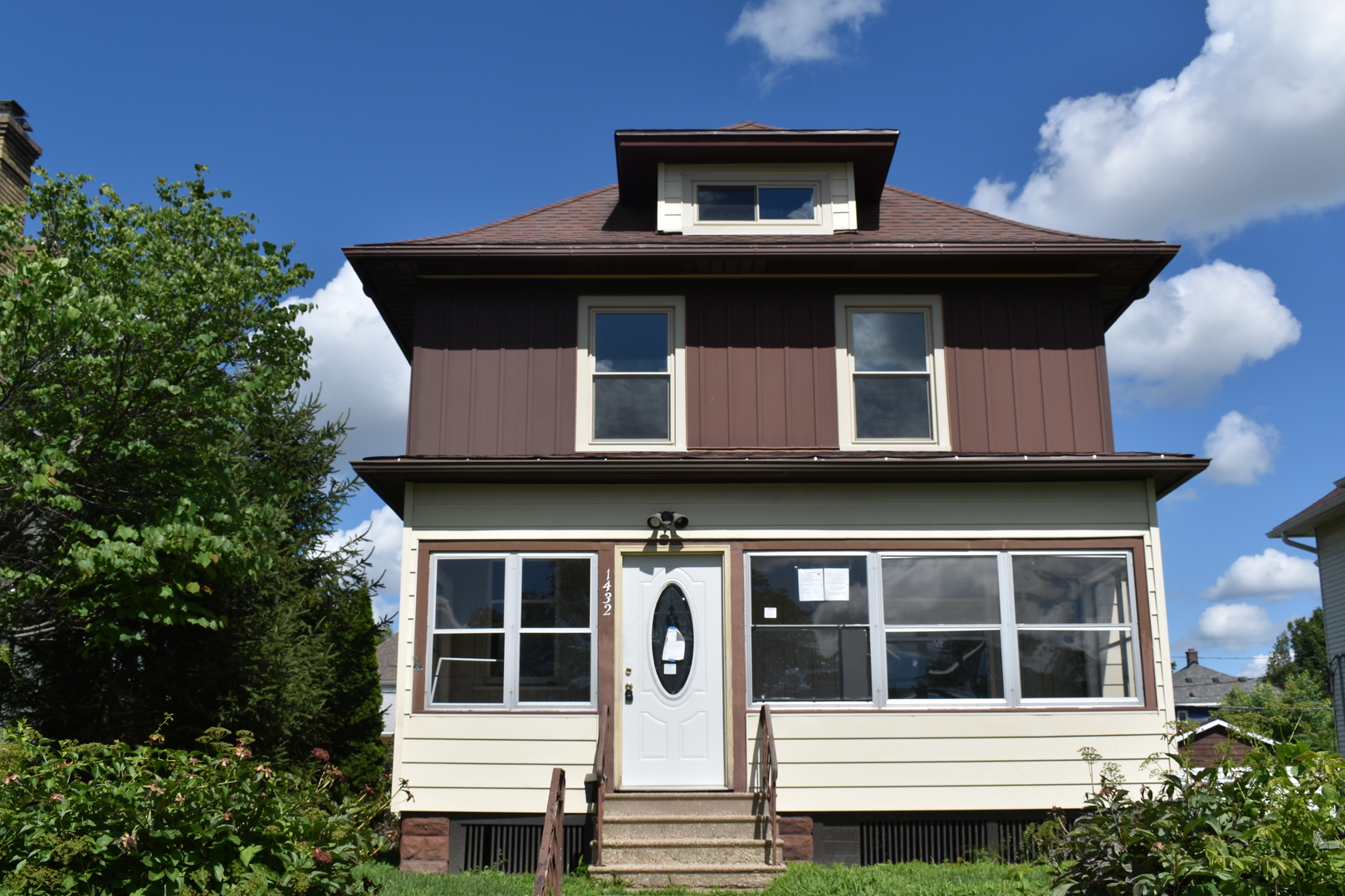 1432 9th Street Moline, IL 61265 - Photo 1 of 16