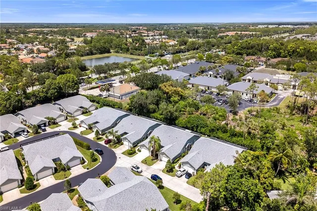 $424,900 | 1724 Royal Circle, Unit 901, Naples, FL 34112