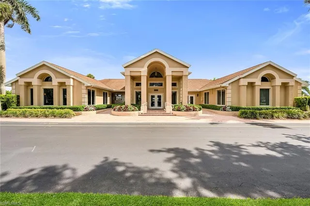 $424,900 | 1724 Royal Circle, Unit 901, Naples, FL 34112