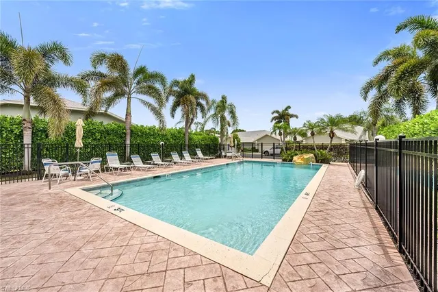 $424,900 | 1724 Royal Circle, Unit 901, Naples, FL 34112