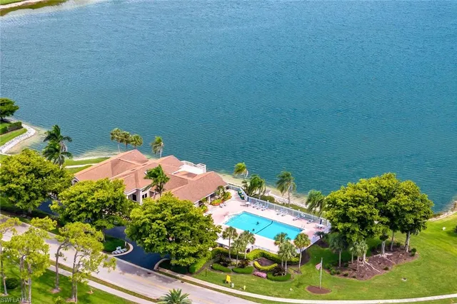 $424,900 | 1724 Royal Circle, Unit 901, Naples, FL 34112