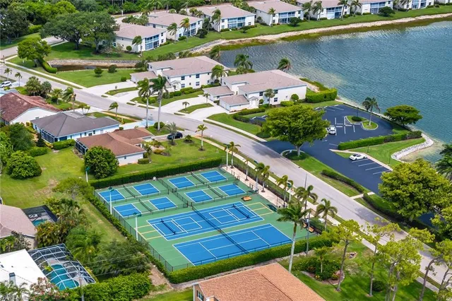 $424,900 | 1724 Royal Circle, Unit 901, Naples, FL 34112