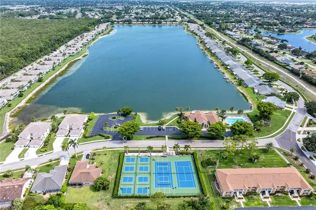 $424,900 | 1724 Royal Circle, Unit 901, Naples, FL 34112