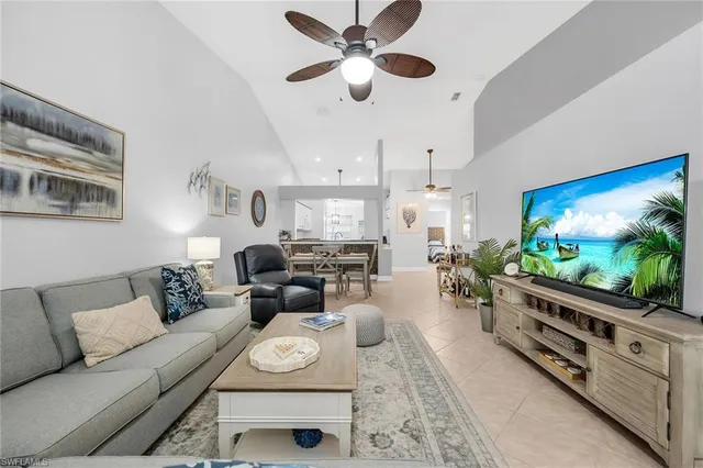 $424,900 | 1724 Royal Circle, Unit 901, Naples, FL 34112