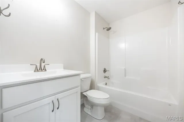 $370,000 | 806 Applewood Creek Drive, Fairview Heights, IL 62208