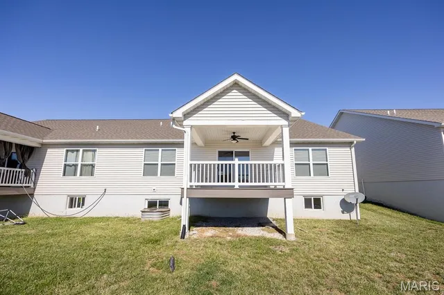 $370,000 | 806 Applewood Creek Drive, Fairview Heights, IL 62208