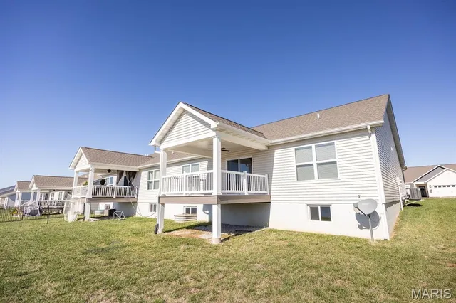 $370,000 | 806 Applewood Creek Drive, Fairview Heights, IL 62208