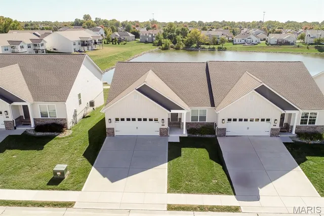 $370,000 | 806 Applewood Creek Drive, Fairview Heights, IL 62208