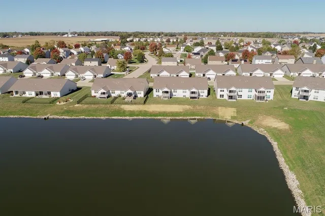 $370,000 | 806 Applewood Creek Drive, Fairview Heights, IL 62208