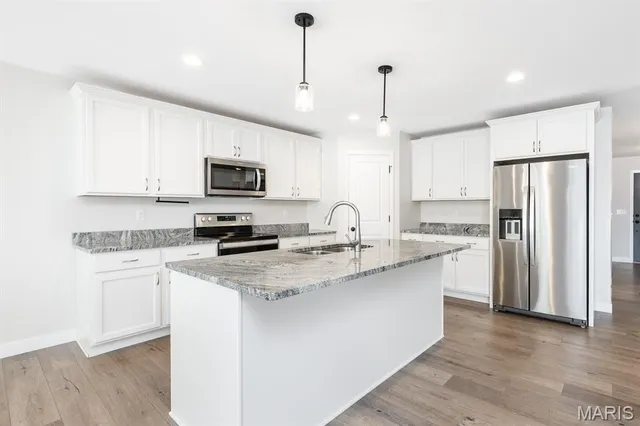 $370,000 | 806 Applewood Creek Drive, Fairview Heights, IL 62208