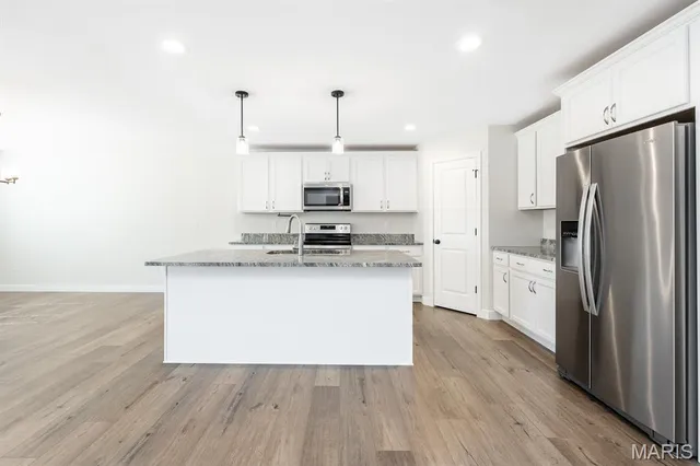 $370,000 | 806 Applewood Creek Drive, Fairview Heights, IL 62208