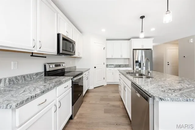 $370,000 | 806 Applewood Creek Drive, Fairview Heights, IL 62208