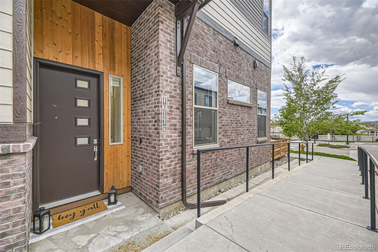 10117 Morrison Road Lakewood, CO 80227 - Photo 3 of 28