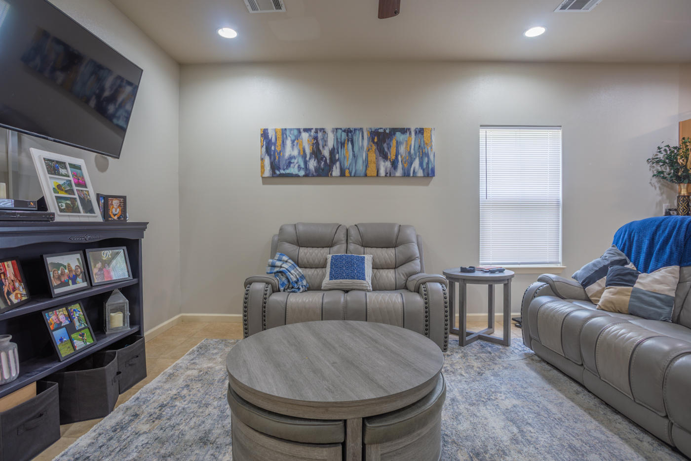 40 Myrtle Oak Way Santa Rosa Beach, FL 32459 - Photo 12 of 42 a living room with furniture and a book shelf