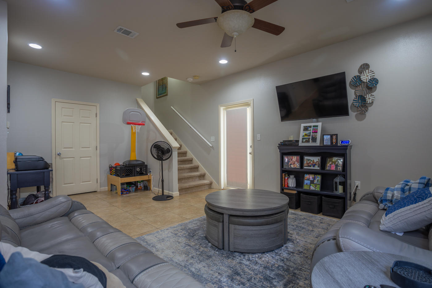 40 Myrtle Oak Way Santa Rosa Beach, FL 32459 - Photo 17 of 42 a living room with furniture and a flat screen tv