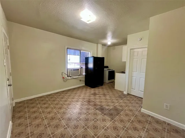 $865 | 2705 Lorraine Street, Unit 8, Houston, TX 77026