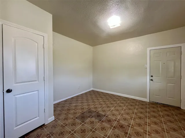 $865 | 2705 Lorraine Street, Unit 8, Houston, TX 77026