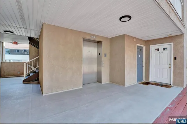 a view of a livingroom with entryway