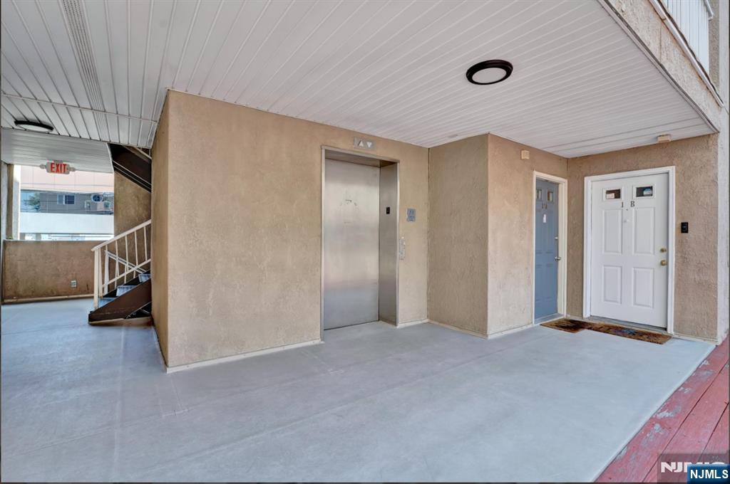 105 State Street, Unit 1B Hackensack, NJ 07601 - Photo 7 of 22 a view of a livingroom with entryway