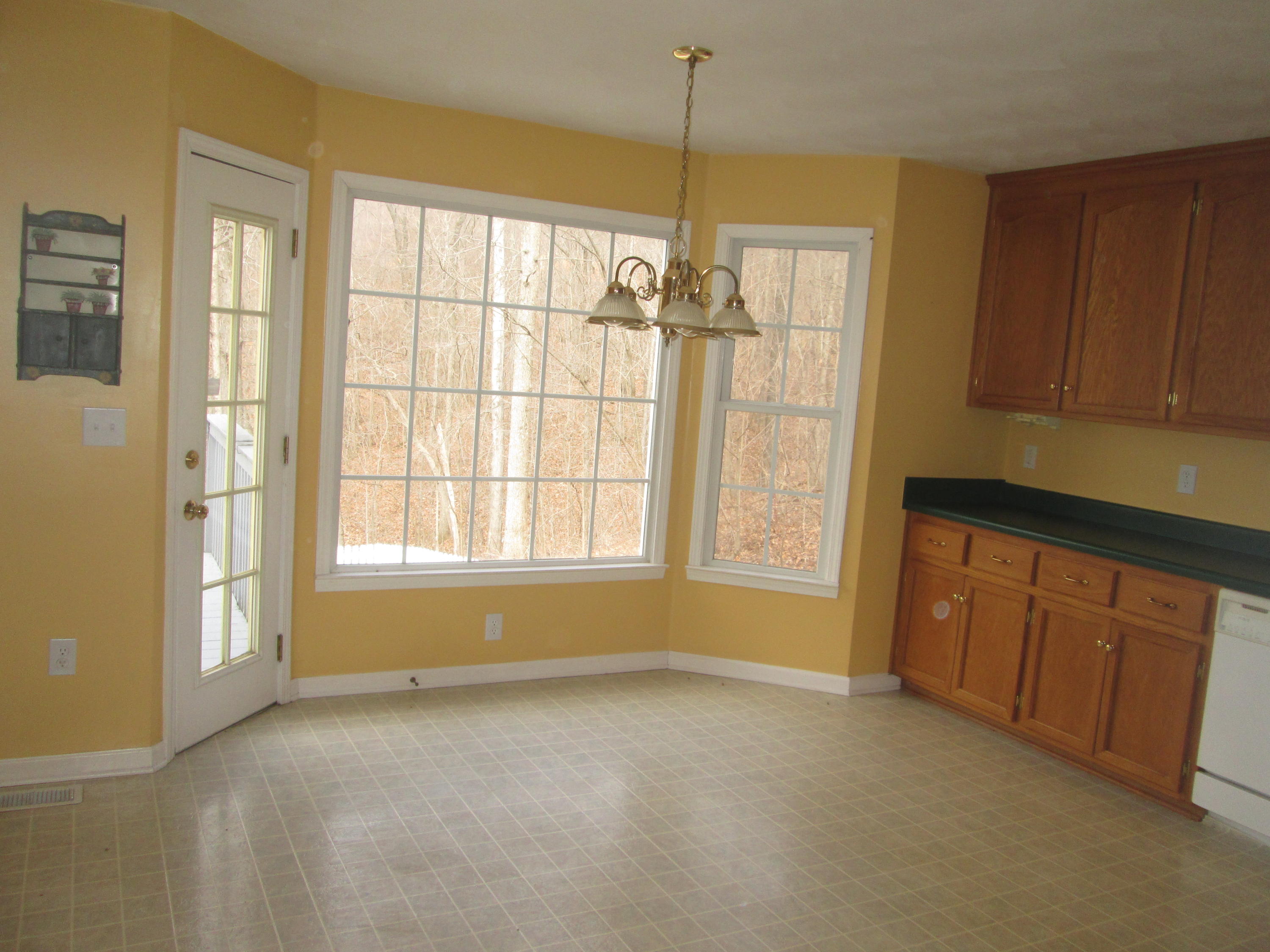 Breakfast Area w/bay window