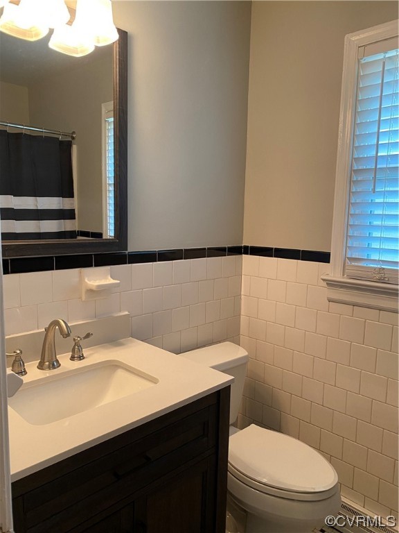 208 South Arch Road North Chesterfield, VA 23236 - Photo 21 of 32 Hall bathroom