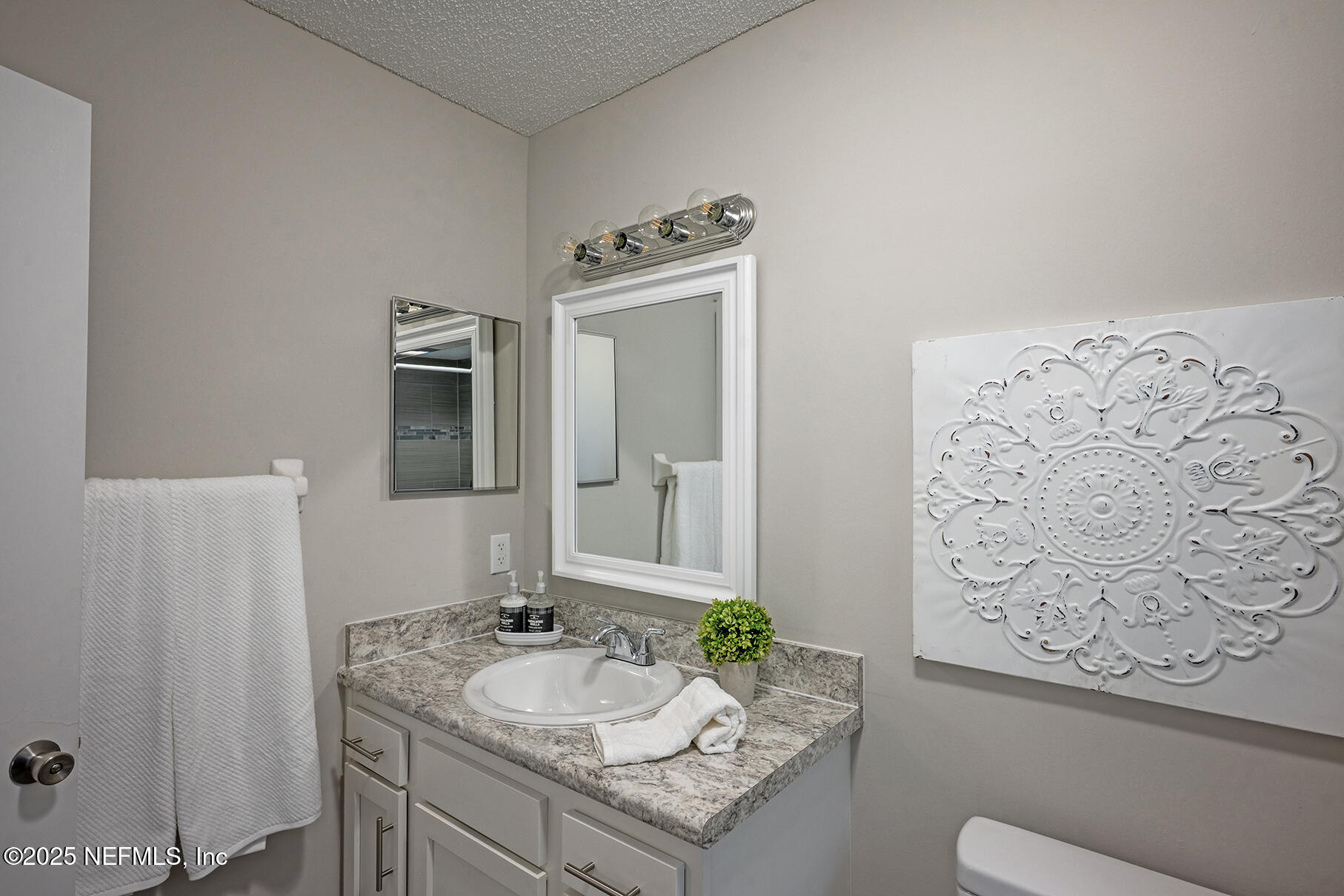 918 Aries Road West Jacksonville, FL 32216 - Photo 23 of 39 Primary Bath