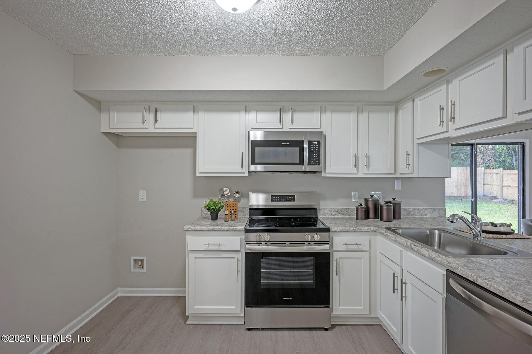 918 Aries Road West Jacksonville, FL 32216 - Photo 10 of 39 Kitchen