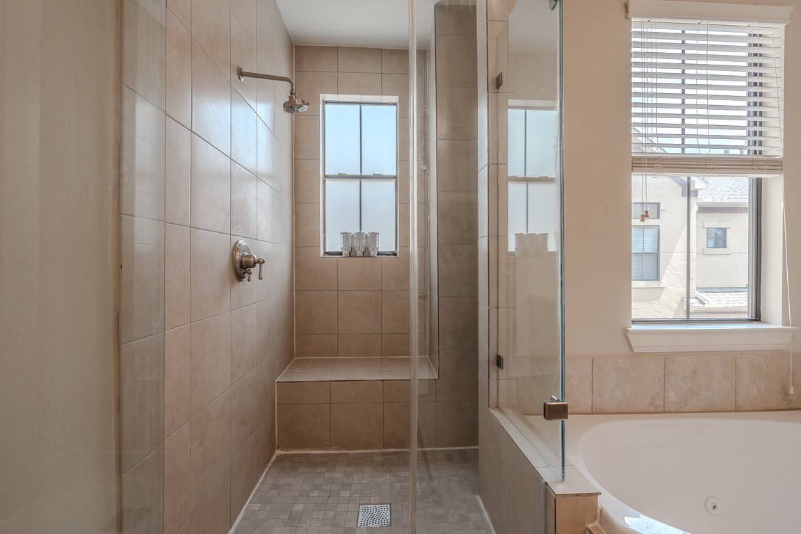 5213 Eigel Street, Unit B Houston, TX 77007 - Photo 17 of 28 a bathroom with a tub shower and window