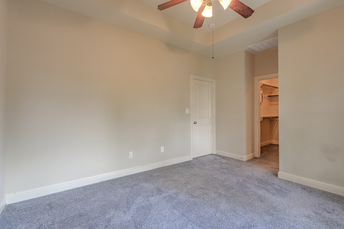 5213 Eigel Street, Unit B Houston, TX 77007 - Photo 20 of 28 an empty room with a ceiling fan and a window