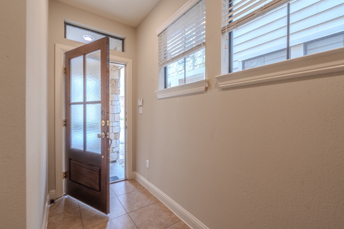 5213 Eigel Street, Unit B Houston, TX 77007 - Photo 3 of 28 a view of an entryway
