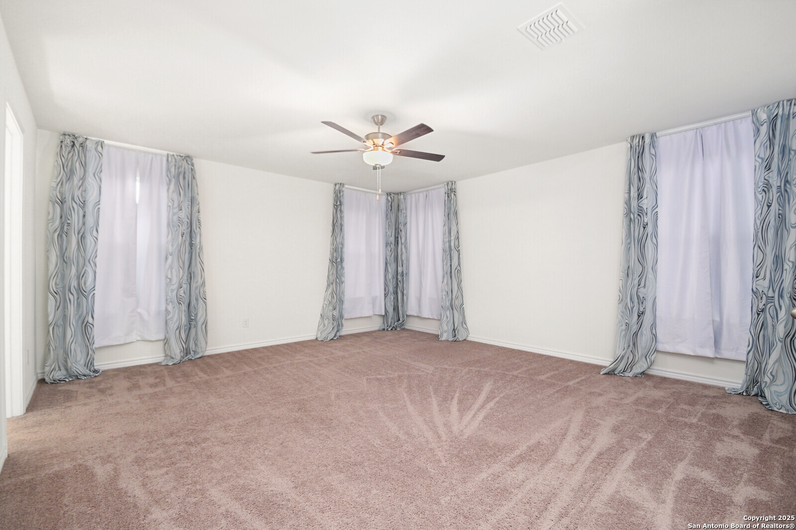 5010 Big Oak Run Elmendorf, TX 78112 - Photo 16 of 31 a view of a livingroom with a ceiling fan and window