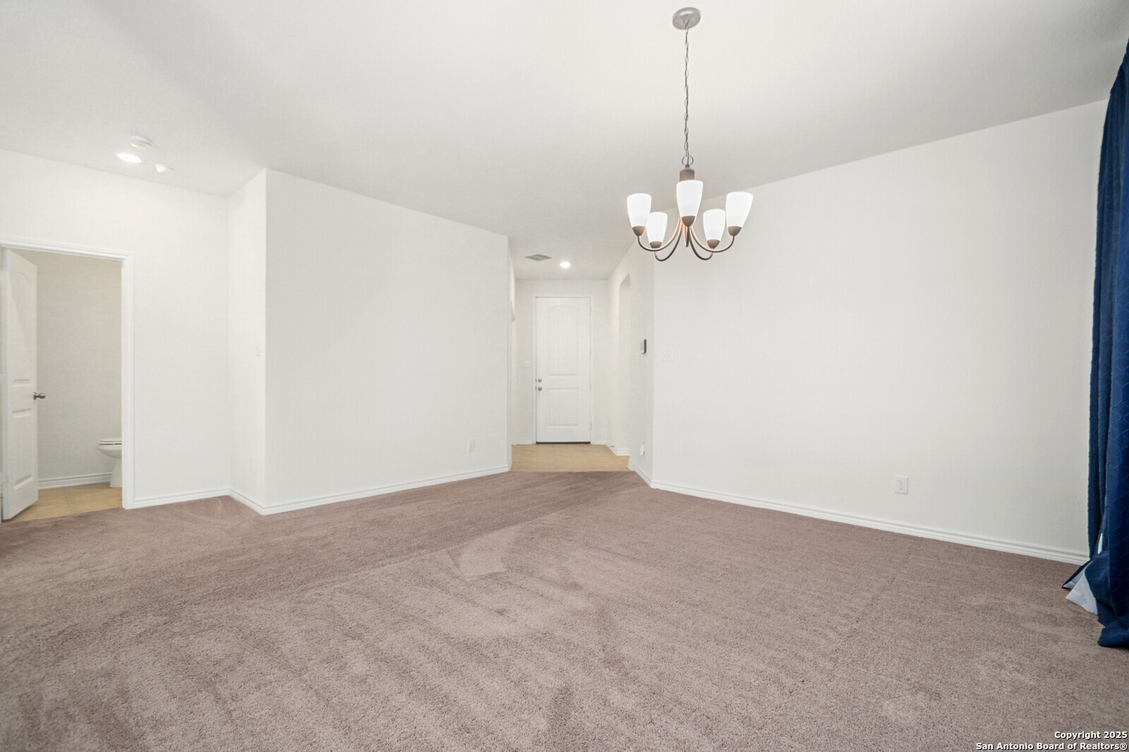 5010 Big Oak Run Elmendorf, TX 78112 - Photo 3 of 31 a view of a chandelier in a room