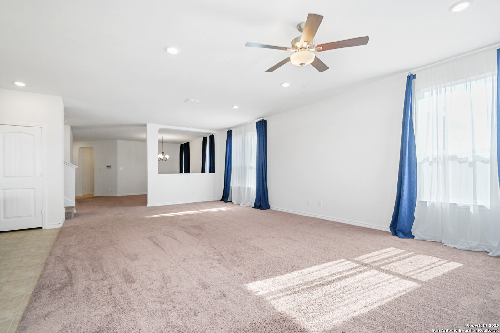 5010 Big Oak Run Elmendorf, TX 78112 - Photo 6 of 31 a view of a livingroom with a ceiling fan and window