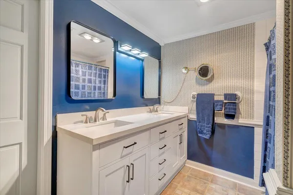 a view of a garage with sink