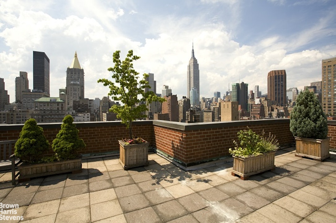200 East 27th Street, Unit 11L Manhattan, NY 10016 - Photo 11 of 24 a view of a terrace with chairs