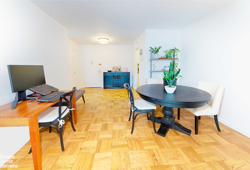 200 East 27th Street, Unit 11L Manhattan, NY 10016 - Photo 4 of 24 a view of a dining room with tables and chairs