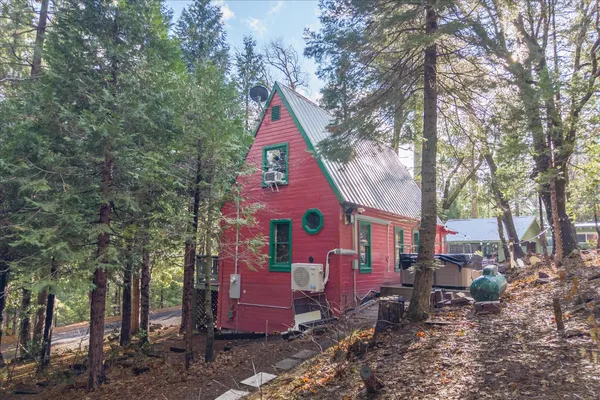a view of a tennis court