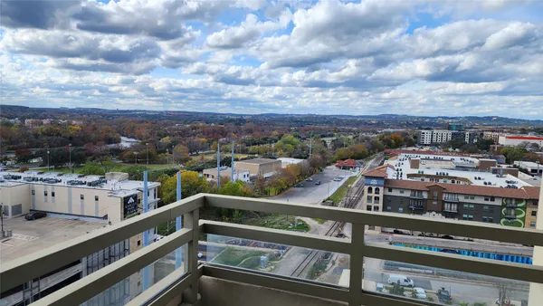 $3,200 | 300 Bowie Street, Unit 1305, Austin, TX 78703