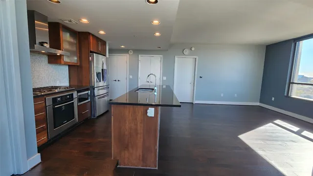 $3,700 | 300 Bowie Street, Unit 1305, Austin, TX 78703