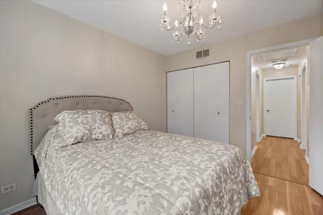 $335,000 | 56 West Briarwood Drive, Streamwood, IL 60107