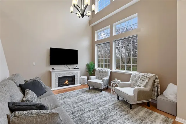 $335,000 | 56 West Briarwood Drive, Streamwood, IL 60107