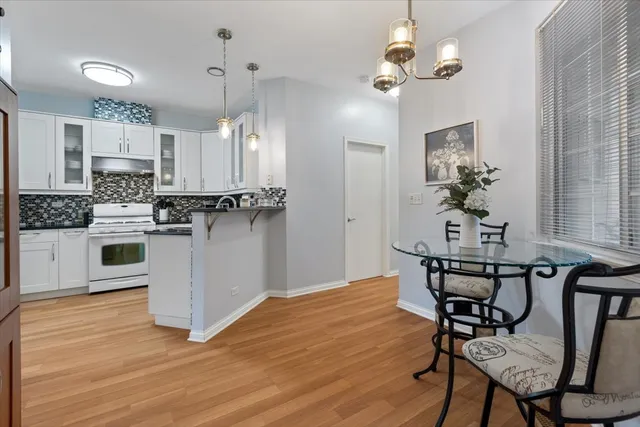 $335,000 | 56 West Briarwood Drive, Streamwood, IL 60107