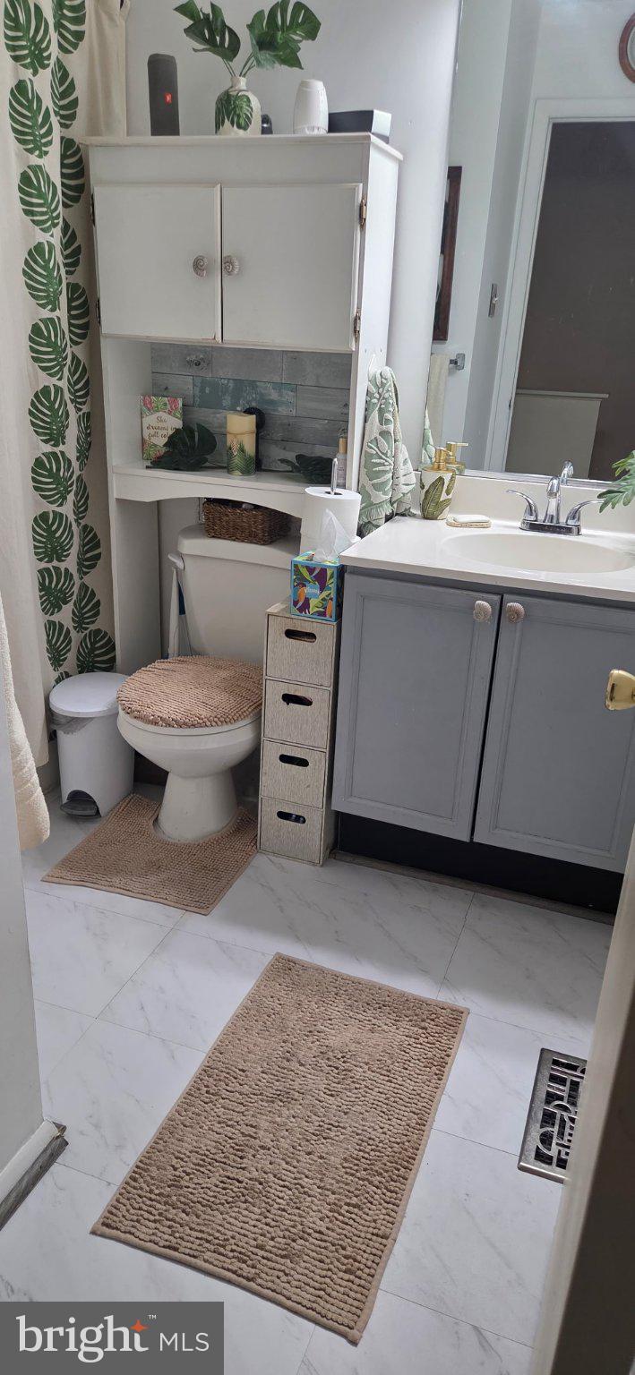 102 Jason's Ridge Smithsburg, MD 21783 - Photo 21 of 31 Charming bathroom with modern touches.