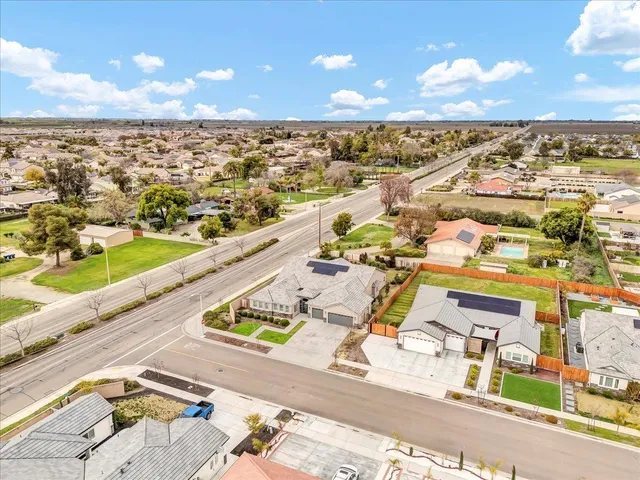 $795,990 | 1684 West Berkshire Lane, Hanford, CA 93230