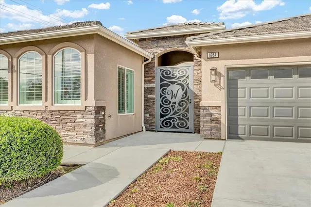 $795,990 | 1684 West Berkshire Lane, Hanford, CA 93230
