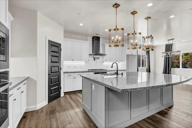 $795,990 | 1684 West Berkshire Lane, Hanford, CA 93230